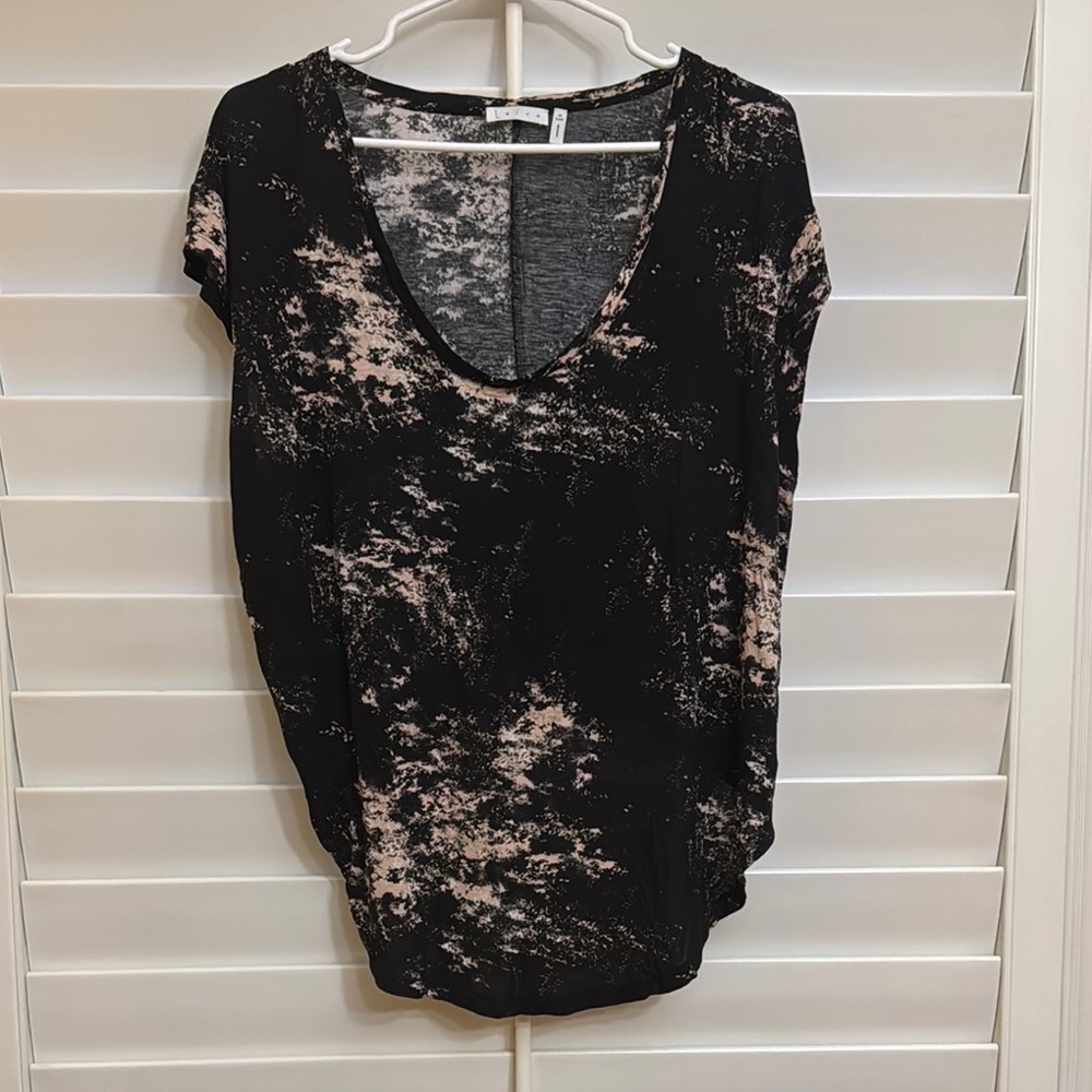 Leith Black and Tan Graphic Relaxed T-Shirt Blouse